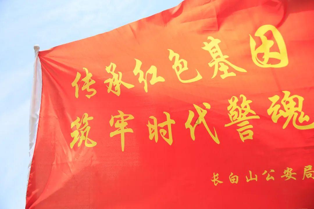 南京交警高速七大队联合行动6小时清障救援