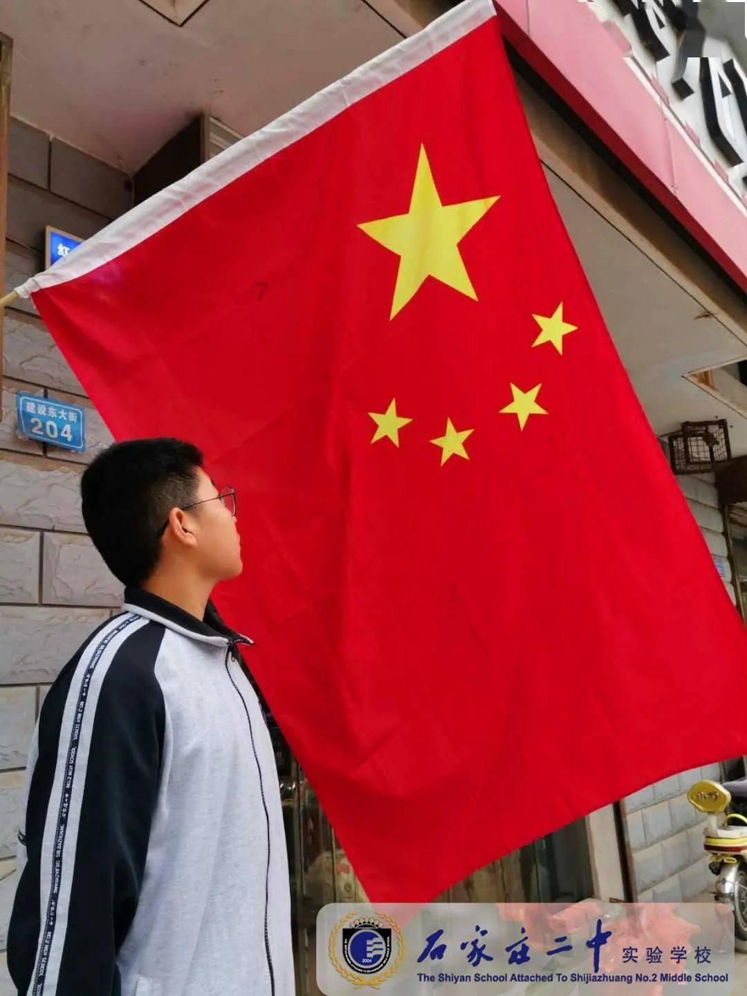 女孩子想根据脸型和五官制定一个适合自己的发型，需要怎么做呢？游戏画面